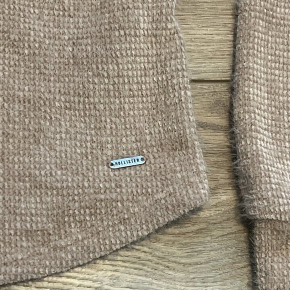 Women's Hollister Henley Sweater SZ Medium Color Block Tan White Soft Fuzzy - Picture 6 of 11